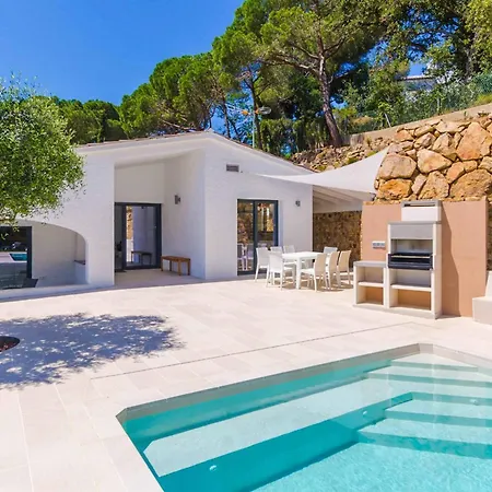 Arlette I Villa *